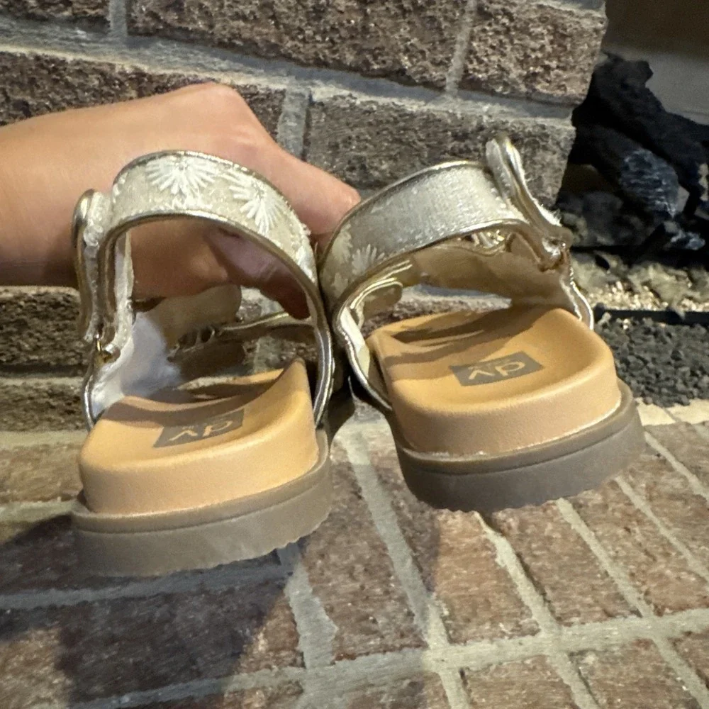 DV Dolve Vita Allanie Floral Embroidered Double Gold Buckle Sandals Girls Size 4